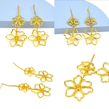 Load image into Gallery viewer, Gold flower earrings