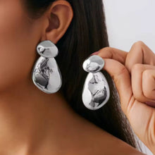Load image into Gallery viewer, kels statement earrings
