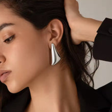 Load image into Gallery viewer, Goldie set of earrings