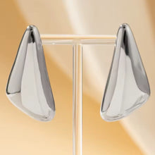 Load image into Gallery viewer, Goldie set of earrings