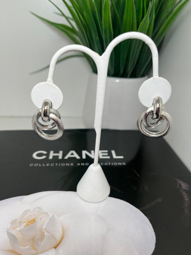 queen earrings