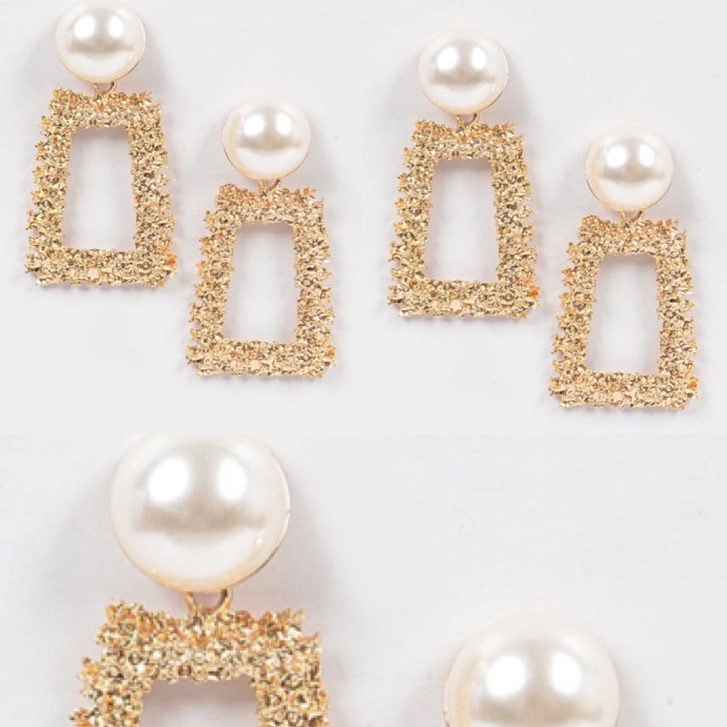 Pearl gold earrings